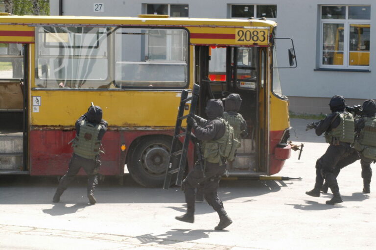 Polish GROM commandos train