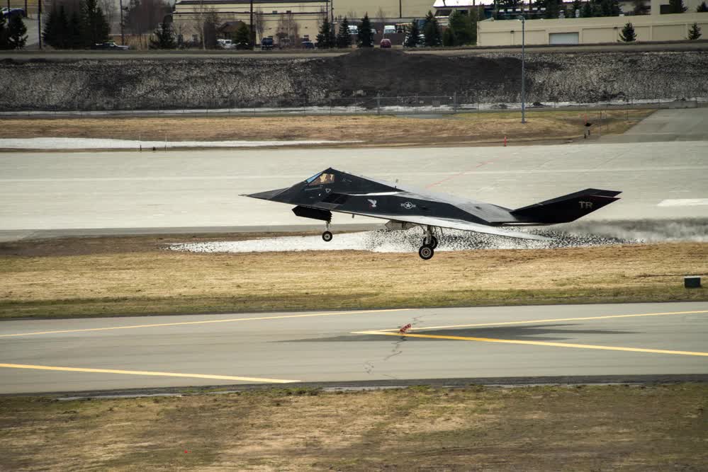 F-117 landing