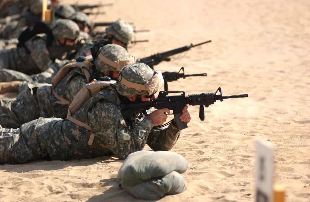 Soldiers conduct marksmanship training with M16. 