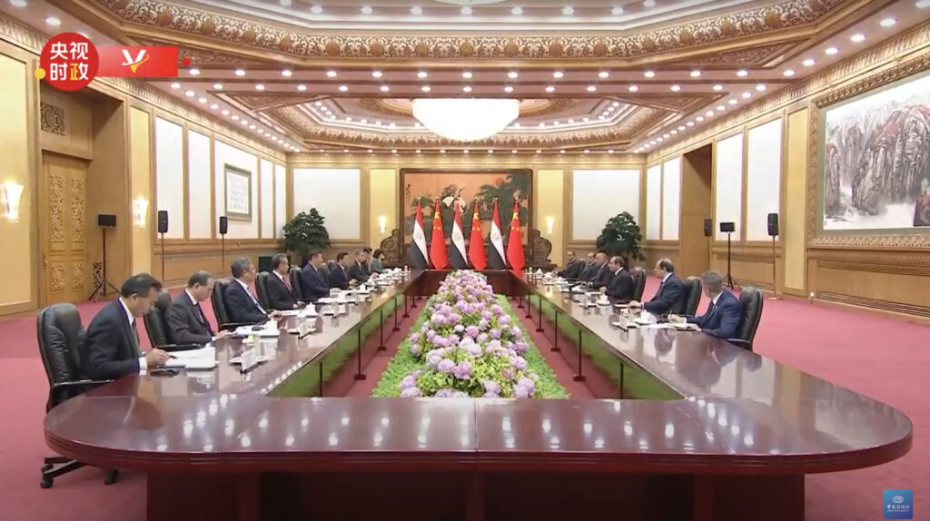 Xi Jinping talks with Egyptian President el-Sisi