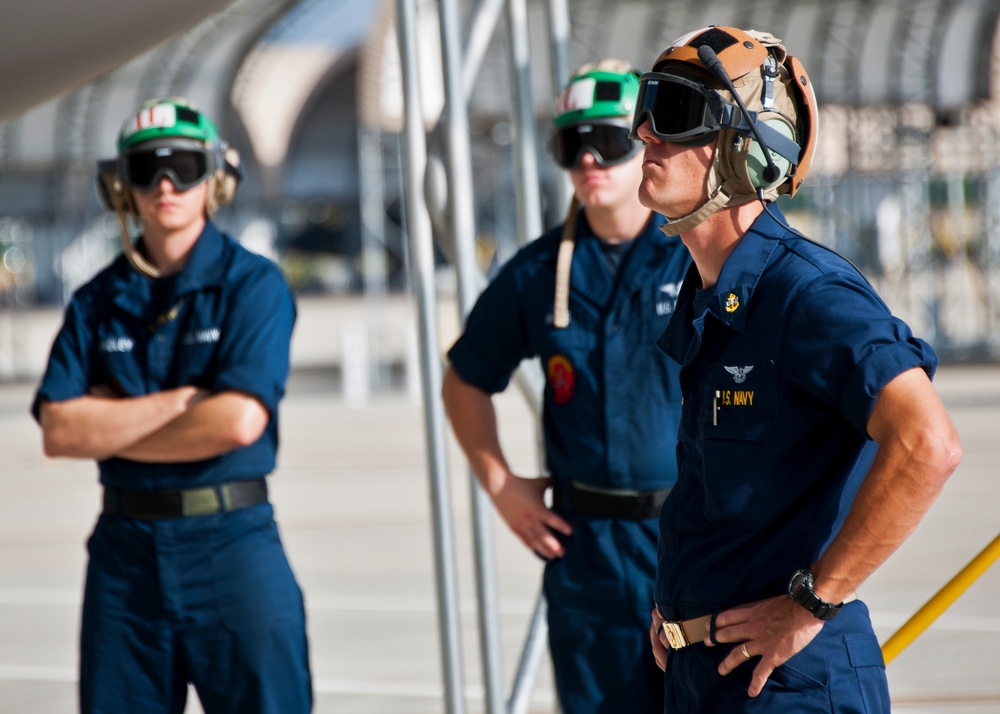 Navy F-35 maintainers